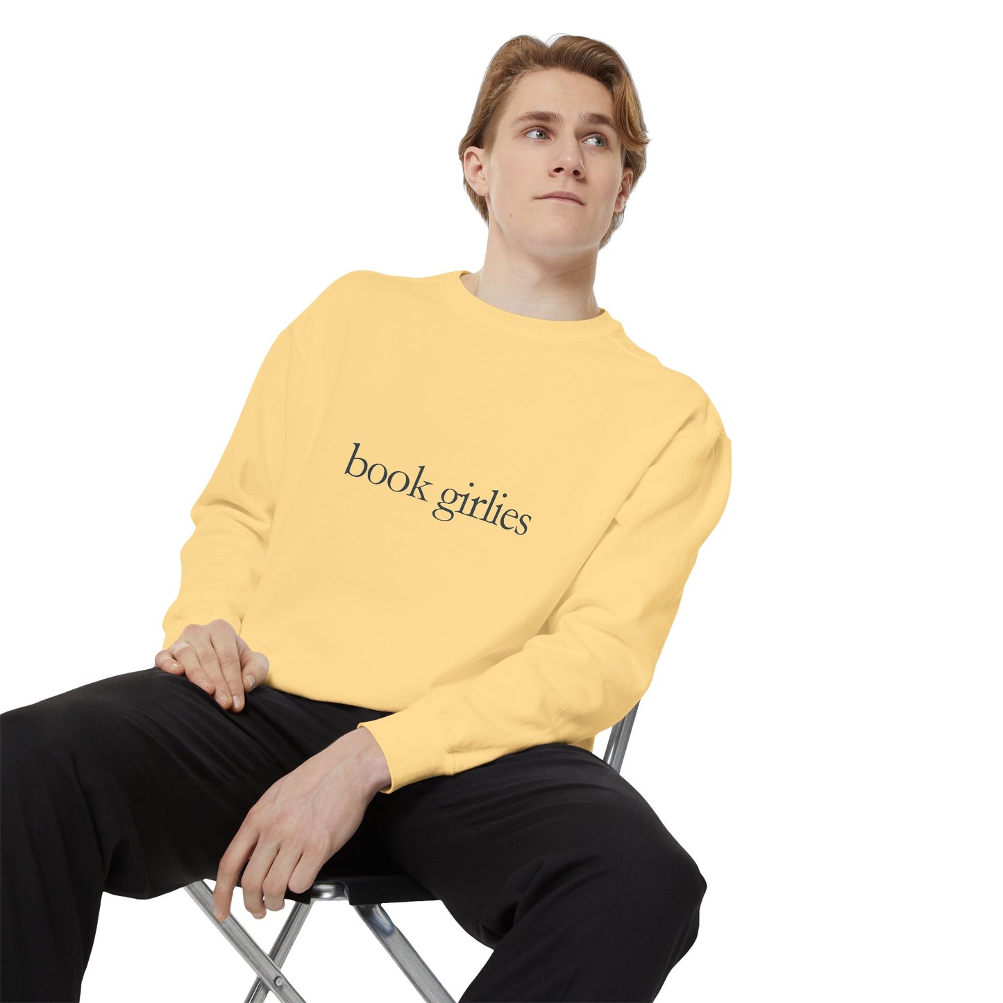 Book Girlie Unisex Sweatshirt, Cozy Literary Apparel, Perfect for Book Lovers, Gifts for Readers, Ideal for Cozy Nights