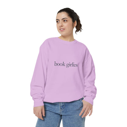 Book Girlie Unisex Sweatshirt, Cozy Literary Apparel, Perfect for Book Lovers, Gifts for Readers, Ideal for Cozy Nights