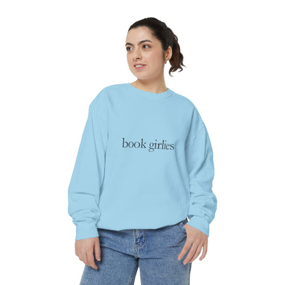 Book Girlie Unisex Sweatshirt, Cozy Literary Apparel, Perfect for Book Lovers, Gifts for Readers, Ideal for Cozy Nights