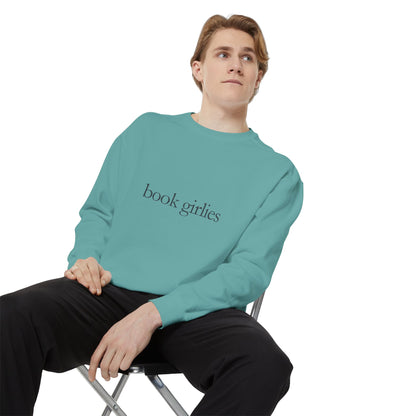 Book Girlie Unisex Sweatshirt, Cozy Literary Apparel, Perfect for Book Lovers, Gifts for Readers, Ideal for Cozy Nights
